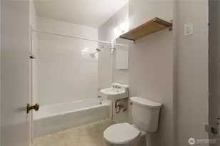 7618 Greenwood Ave N, Seattle, WA 98103 - Photo 10