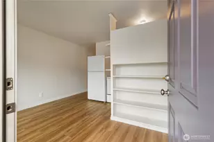 7618 Greenwood Ave N, Seattle, WA 98103 - Photo 2
