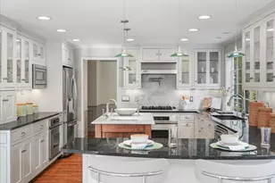 8255 SE 59th St, Mercer Island, WA 98040 - Photo 10