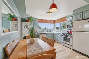 176 Maple St, Camano Island, WA 98282 - Photo 10