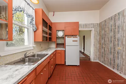 318 W 8th Street, Port Angeles, WA 98362 - Photo 18