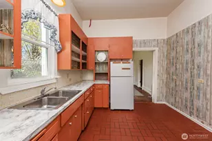 318 W 8th St, Port Angeles, WA 98362 - Photo 18
