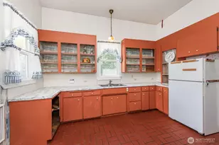 318 W 8th St, Port Angeles, WA 98362 - Photo 16