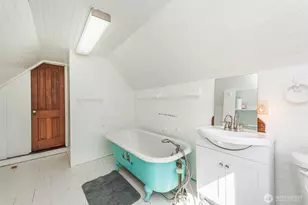 318 W 8th St, Port Angeles, WA 98362 - Photo 38