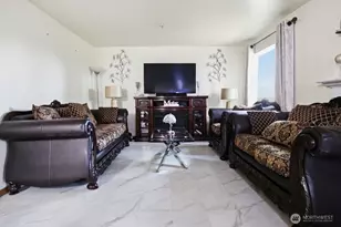 1009 112th St SE, Everett, WA 98204 - Photo 2