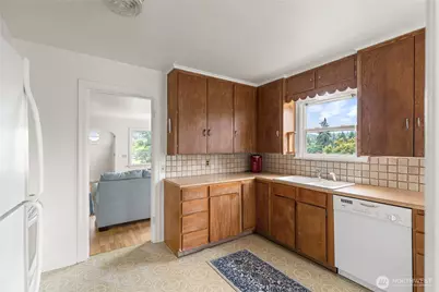 3640 W C Street, Bremerton, WA 98312 - Photo 8