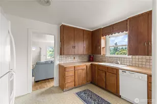 3640 W C St, Bremerton, WA 98312 - Photo 8