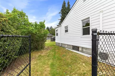 3640 W C Street, Bremerton, WA 98312 - Photo 24