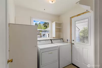 3640 W C Street, Bremerton, WA 98312 - Photo 10