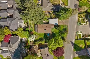 10434 NE 17th St, Bellevue, WA 98004 - Photo 32
