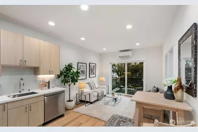 1004 48th Street #B, Seattle, WA 98103 - Photo 4