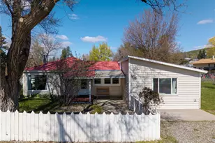 274 Corral St, Winthrop, WA 98862 - Photo 2