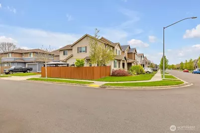 1008 31st Street NW, Puyallup, WA 98371 - Photo 4