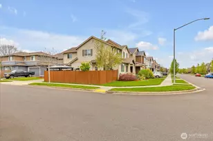 1008 31st St NW, Puyallup, WA 98371 - Photo 4