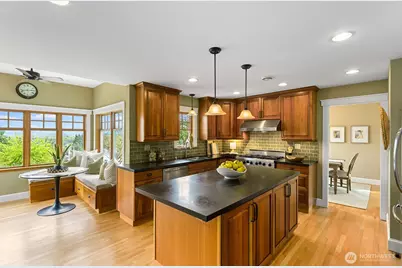 4060 39th Avenue SW, Seattle, WA 98116 - Photo 8