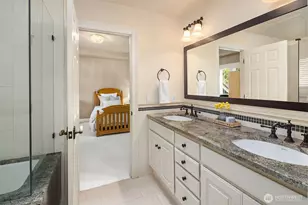 20450 NE 71st St, Redmond, WA 98053 - Photo 24