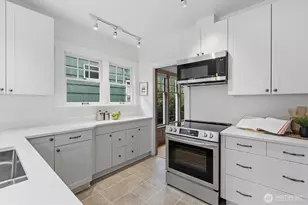 715 N 48th St, Seattle, WA 98103 - Photo 14