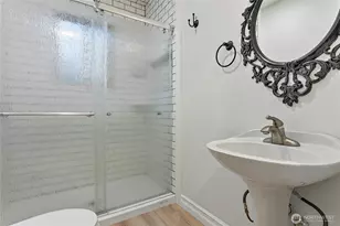 1100 Greenleaf Ave, Burlington, WA 98233 - Photo 14