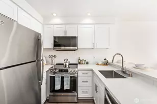 10237 SE 3rd St, Bellevue, WA 98004 - Photo 4