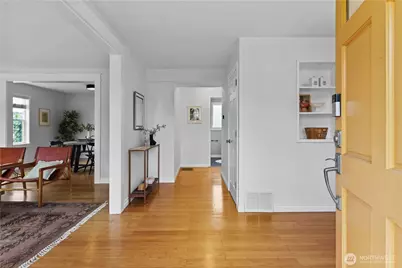 3844 30th Avenue W, Seattle, WA 98199 - Photo 2