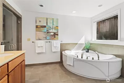 4640 Somerset Place SE, Bellevue, WA 98006 - Photo 18
