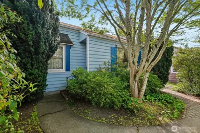 6830 27th Avenue NE, Seattle, WA 98115 - Photo 2