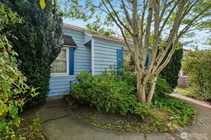 6830 27th Ave NE, Seattle, WA 98115 - Photo 2