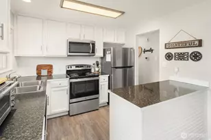 1067 Anacortes Ave NE, Renton, WA 98059 - Photo 8