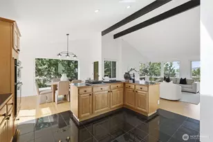 1040 NW Honeywood Pl, Issaquah, WA 98027 - Photo 10