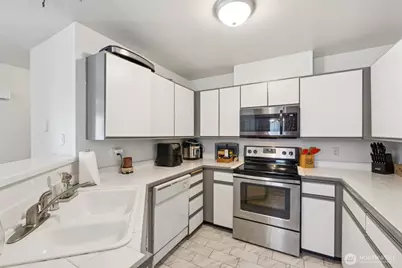 9210 Market Place #H201, Lake Stevens, WA 98258 - Photo 8