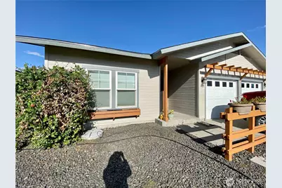 8021 Vialago Parkway, Zillah, WA 98953 - Photo 2