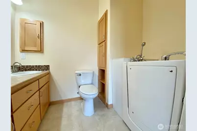 8021 Vialago Parkway, Zillah, WA 98953 - Photo 12