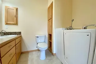 8021 Vialago Pkwy, Zillah, WA 98953 - Photo 12