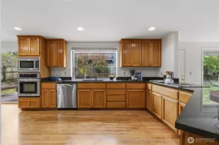 26057 SE 38th St, Sammamish, WA 98029 - Photo 12