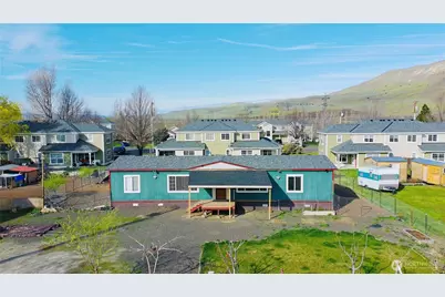 401 Boulder Avenue, Roosevelt, WA 99356 - Photo 1