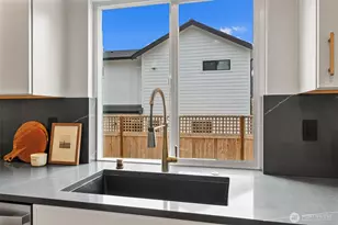4257 W 33rd Ave W, Seattle, WA 98199 - Photo 16