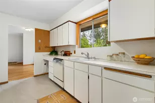 15822 34th Ave NE, Lake Forest Park, WA 98155 - Photo 8