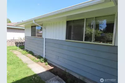2108 Tacoma Road E, Puyallup, WA 98371 - Photo 4