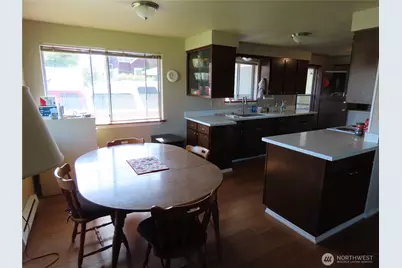2108 Tacoma Road E, Puyallup, WA 98371 - Photo 10