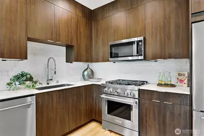 2366 Franklin Avenue E #B, Seattle, WA 98102 - Photo 8