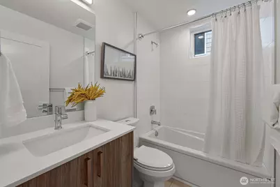 2366 Franklin Avenue E #B, Seattle, WA 98102 - Photo 22