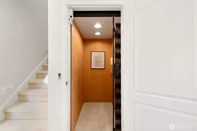 8144 W Mercer Way, Mercer Island, WA 98040 - Photo 32