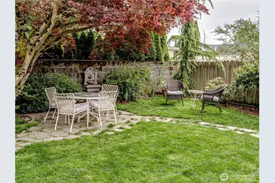 4026 Burke Avenue N, Seattle, WA 98103 - Photo 4