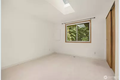 9820 NE Beach Crest Drive, Bainbridge Island, WA 98110 - Photo 14