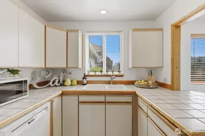21204 3rd Avenue S, Des Moines, WA 98198 - Photo 12
