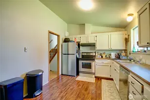 73 NW Roeder Dr, Oak Harbor, WA 98277 - Photo 8