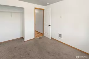 8520 Pepperidge Ln SE, Yelm, WA 98597 - Photo 16