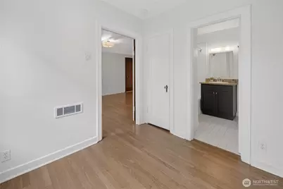 124 Warren Avenue N #208, Seattle, WA 98109 - Photo 16