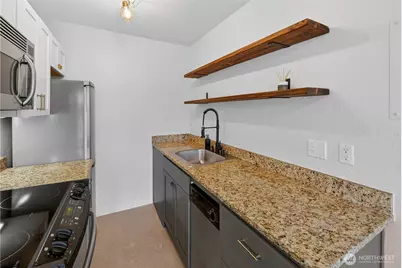 124 Warren Avenue N #208, Seattle, WA 98109 - Photo 12