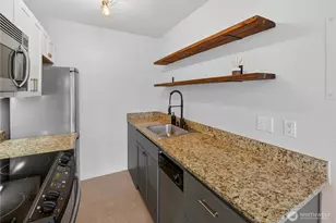124 Warren Ave N, Seattle, WA 98109 - Photo 12